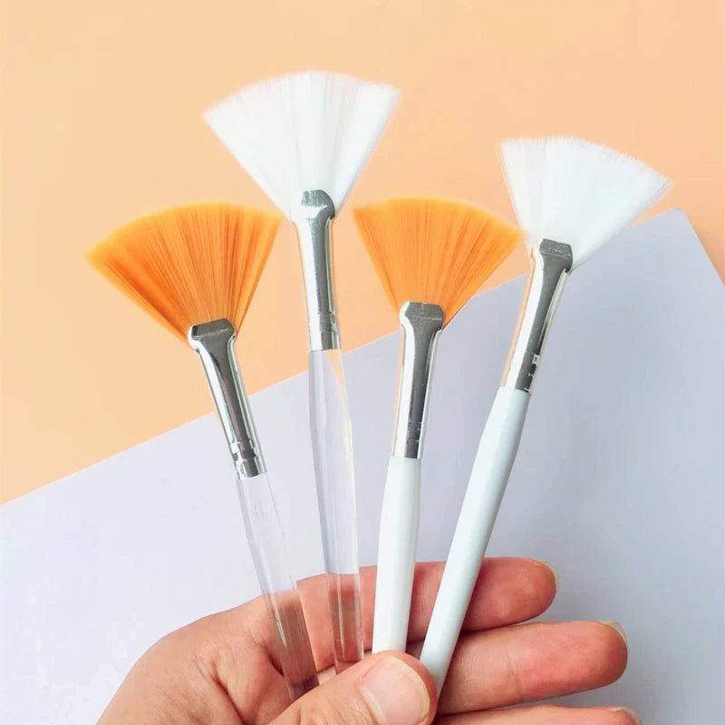 Fächerförmiger Foundation- und Gesichtsmaskenpinsel – Multifunktionaler Make-up- und Ätherische-Öle-Schönheitspinsel für Damen (10 / 20 / 50 Stück)