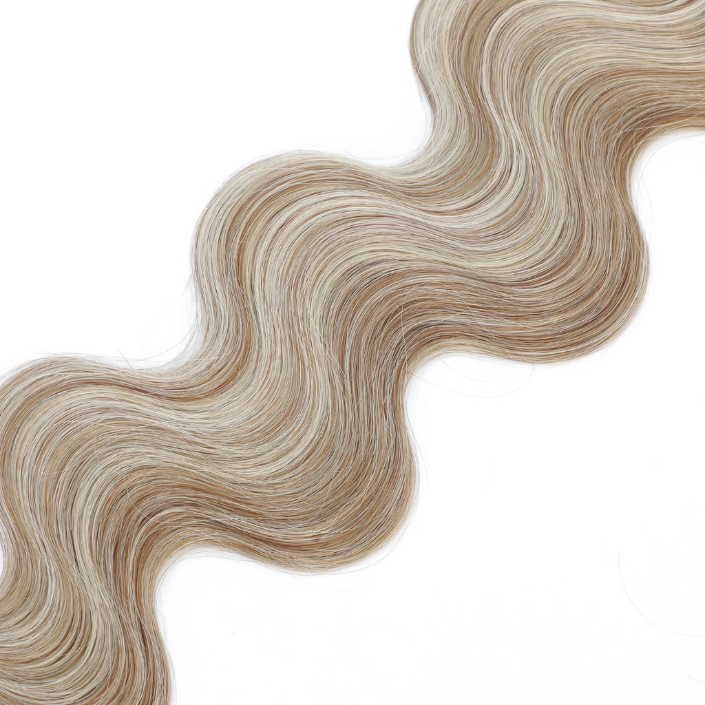 خصلات شعر مموج (Body Wave) بطول 26 بوصة — وصلات شعر صناعية ملونة باللون الأشقر البلاتيني (613 Piano Blonde) للنساء