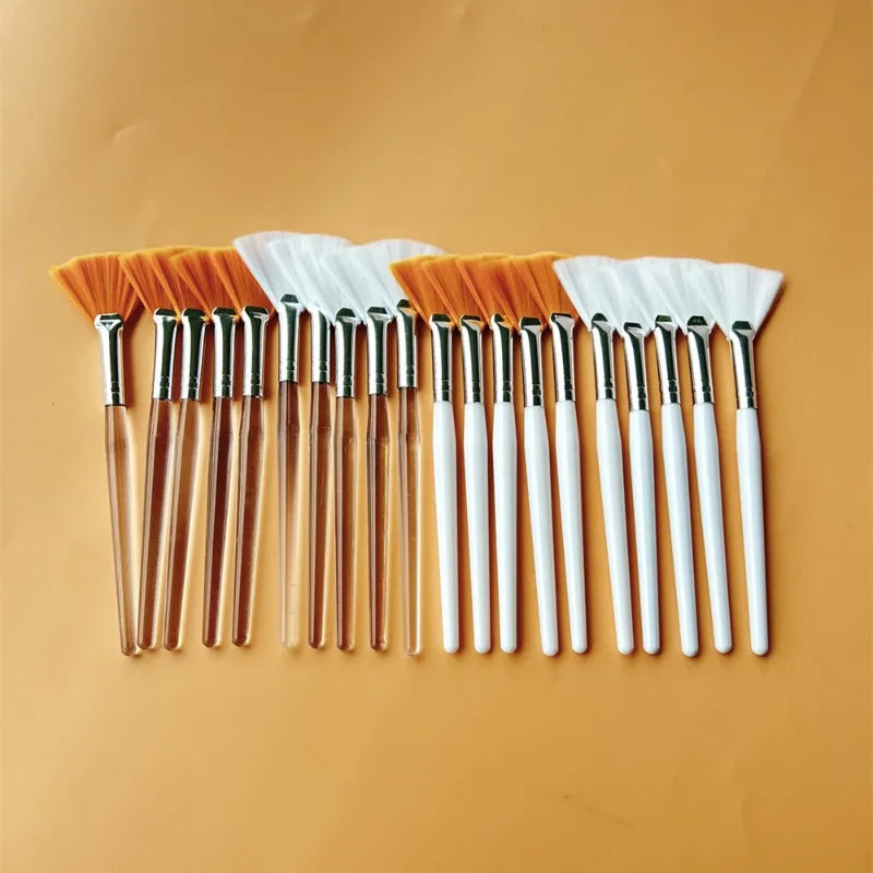 Fächerförmiger Foundation- und Gesichtsmaskenpinsel – Multifunktionaler Make-up- und Ätherische-Öle-Schönheitspinsel für Damen (10 / 20 / 50 Stück)